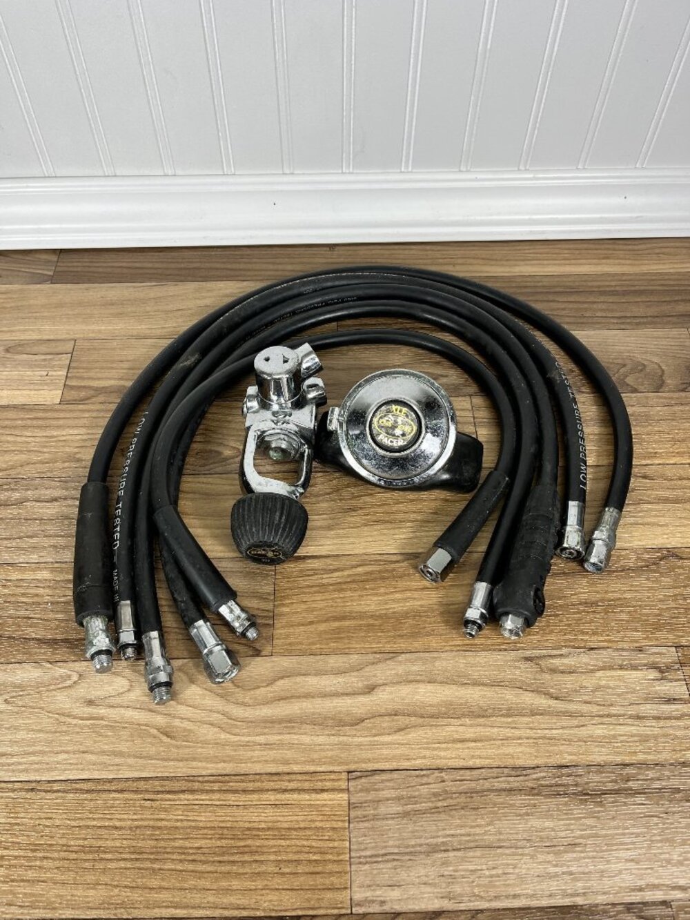 Dacor 950 Regulator / Dacor Pacer LE Lot With Extra Hoses - Picture 1 of 15